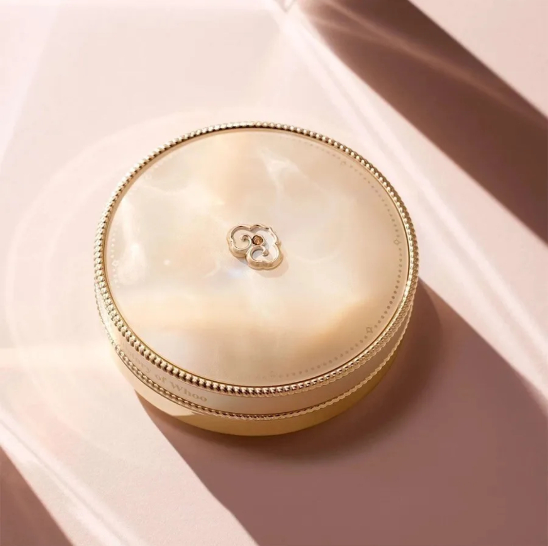 Phấn Nước Hỗ Trợ Trẻ Hóa Whoo Gongjinhyang Mi Golden Luxury Cushion Glow 13g